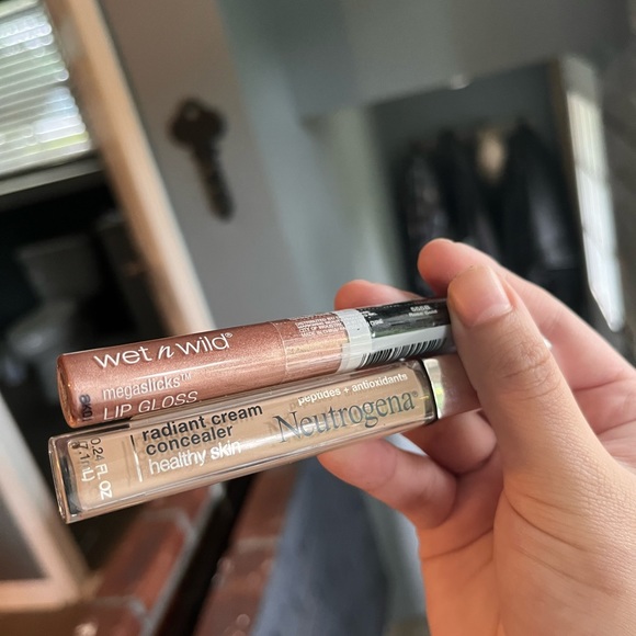 GREAT VALUE 5 piece Makeup Bundle! - Picture 4 of 7